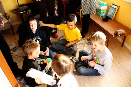 The birthday party - Pass the parcel